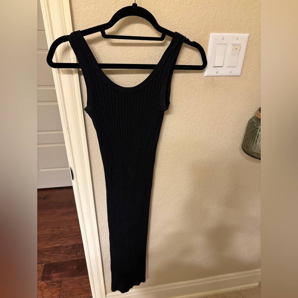 Everlane Ribbed black midi dress